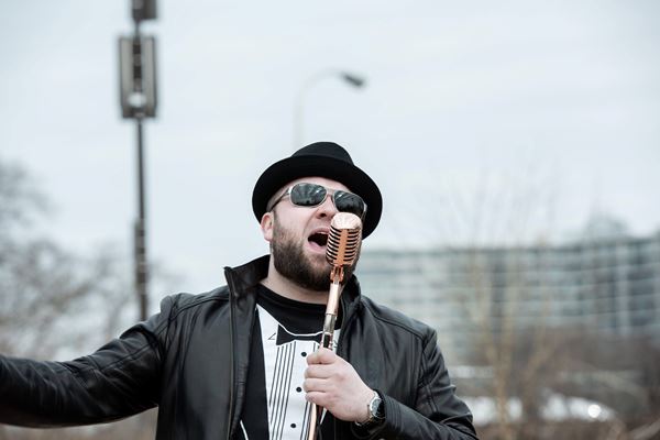 Boruch Tkachuk Offers Love Through His Music