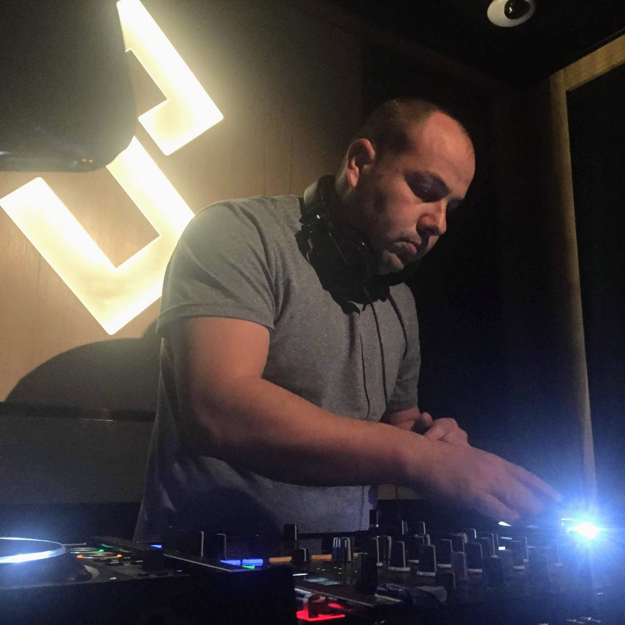 DJ Straggs Takes the Electronic Music Scene by Storm with Chart-Topping Singles, Electrifying Performances, and Unforgettable Moments