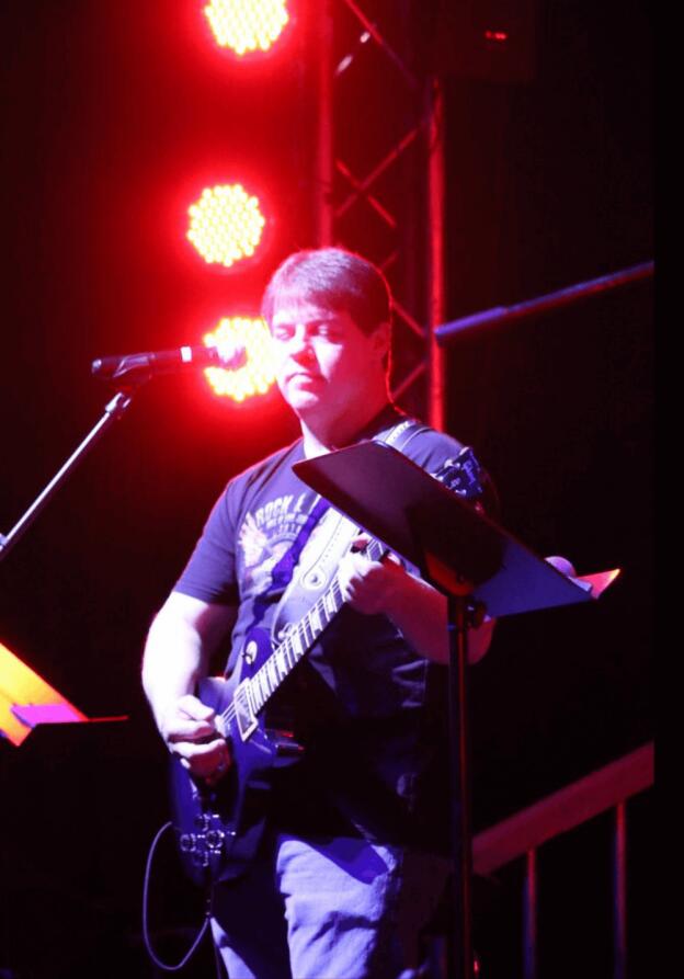 Introducing Seasoned Singer-Songwriter Ronnie Pierce&nbsp;