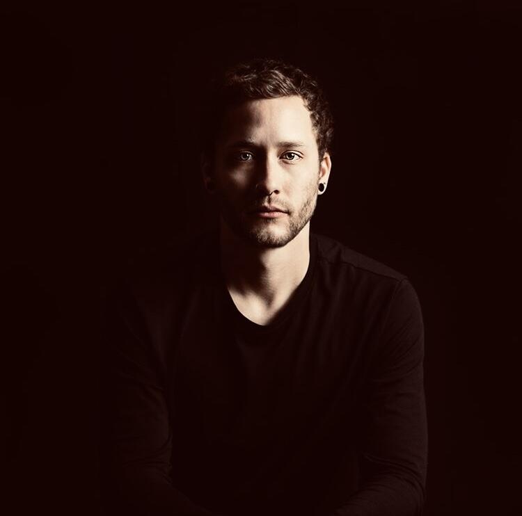 "Introducing The Hottest Experimental/Progressive Singer/Songwriter You've Never Heard Of"