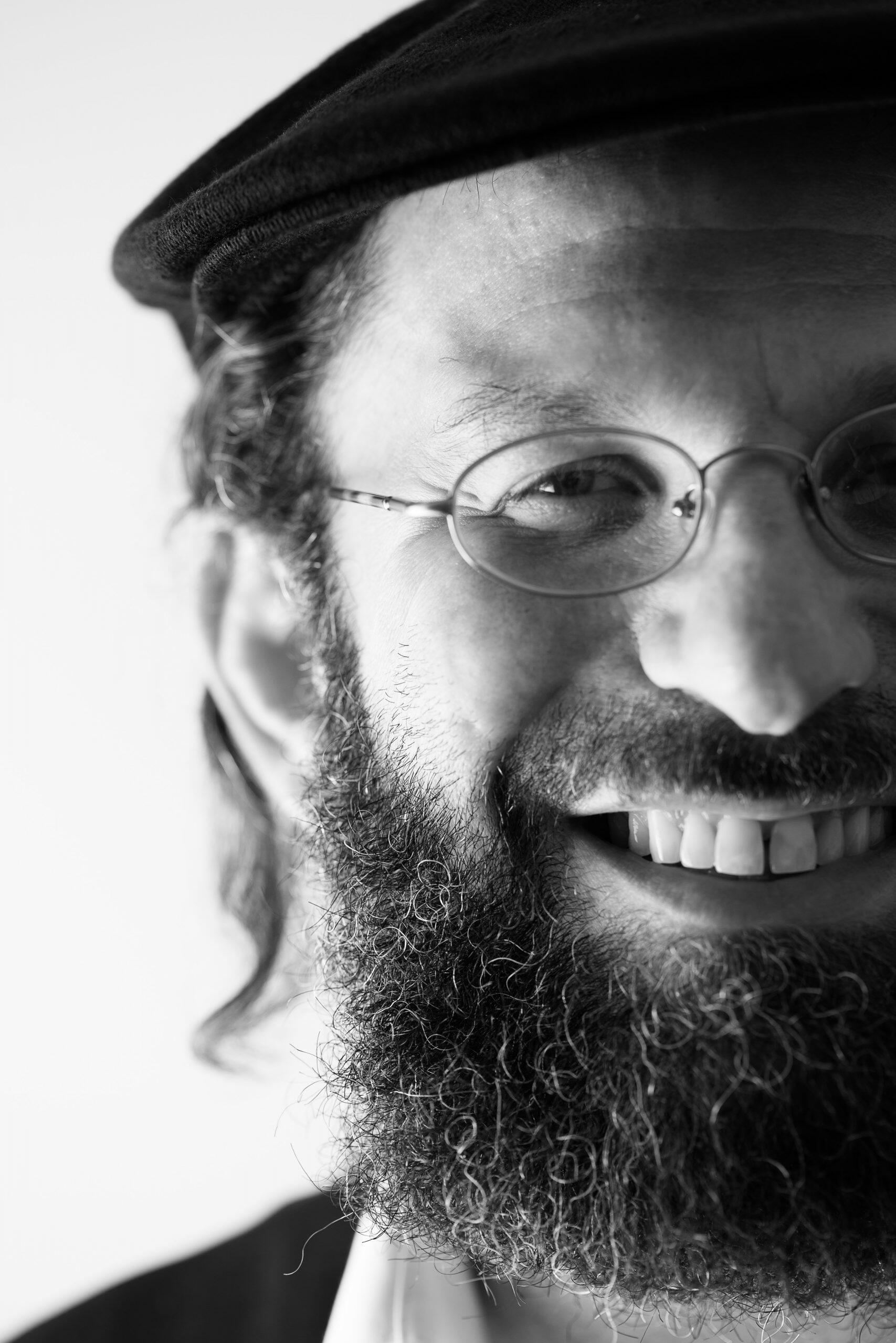 Mixing Rich and Beautiful Folk and Rock Music: Presenting to the World Gedalya, the Folk-Rock Rabbi