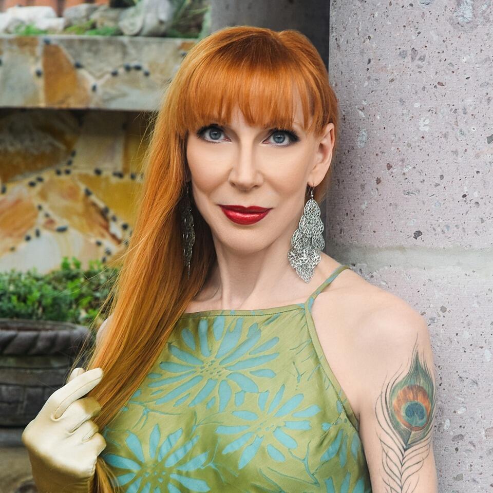 Retro-Jazz Vocalist Laura Ainsworth Honors Judy Garland With Her First Christmas Release