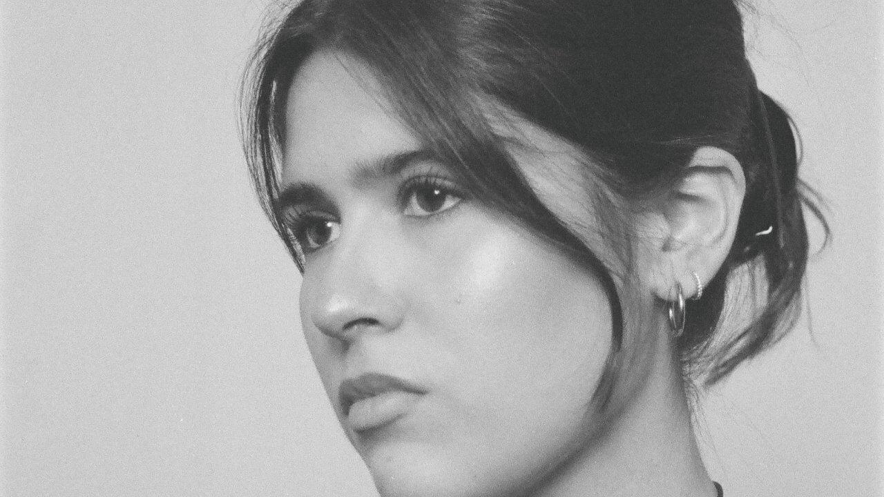 Sofia Sampaio Blends Brazilian Rhythms with 90s Rock Sensibilities in New Pop Anthems