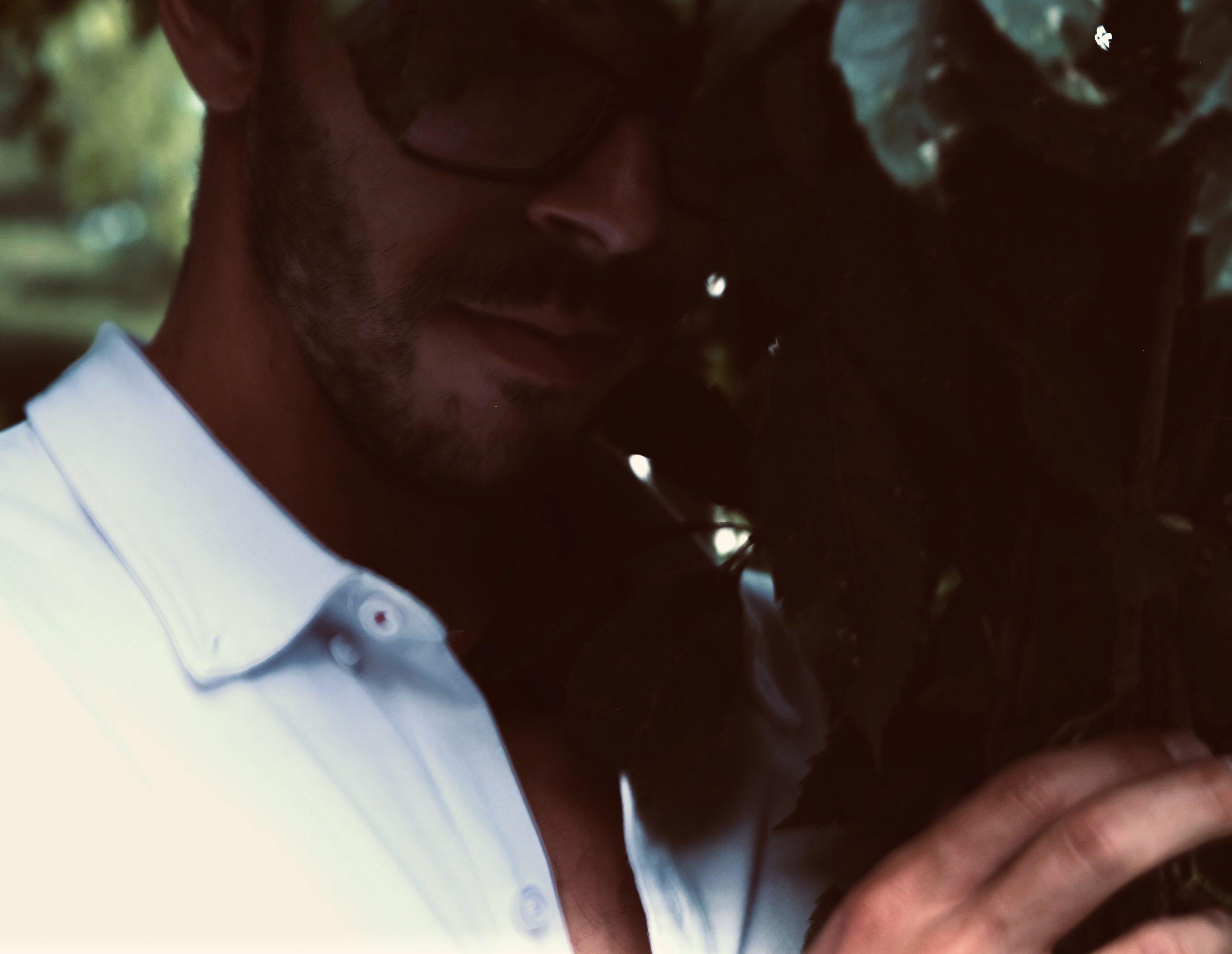 Up and Coming Artist, Wavis Mesmerizes Audiences With His Passionate Music