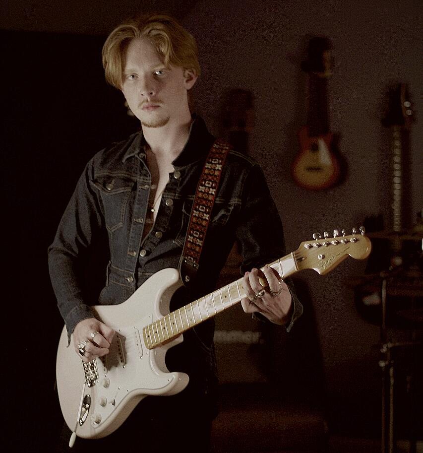 Upcoming musician Connor Chase releases new single “Heat”.